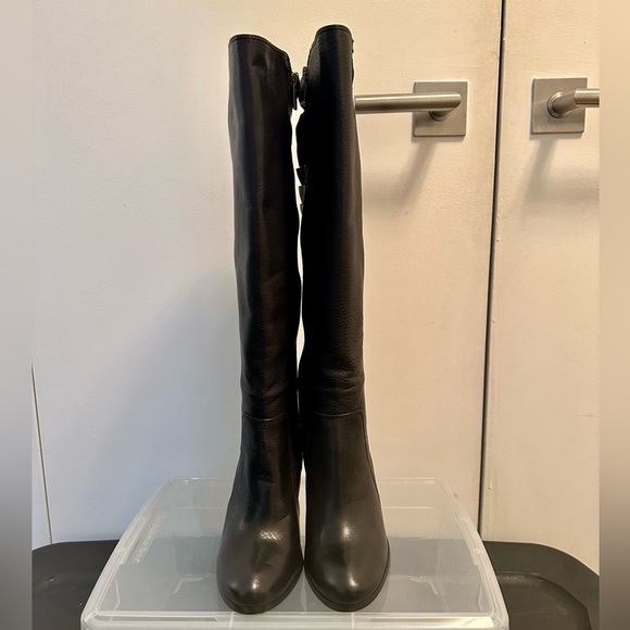 Frye: Mikaela Twisted Tall Mid Cal Black Full Zip Boot | Size 7 - Picture 4 of 6